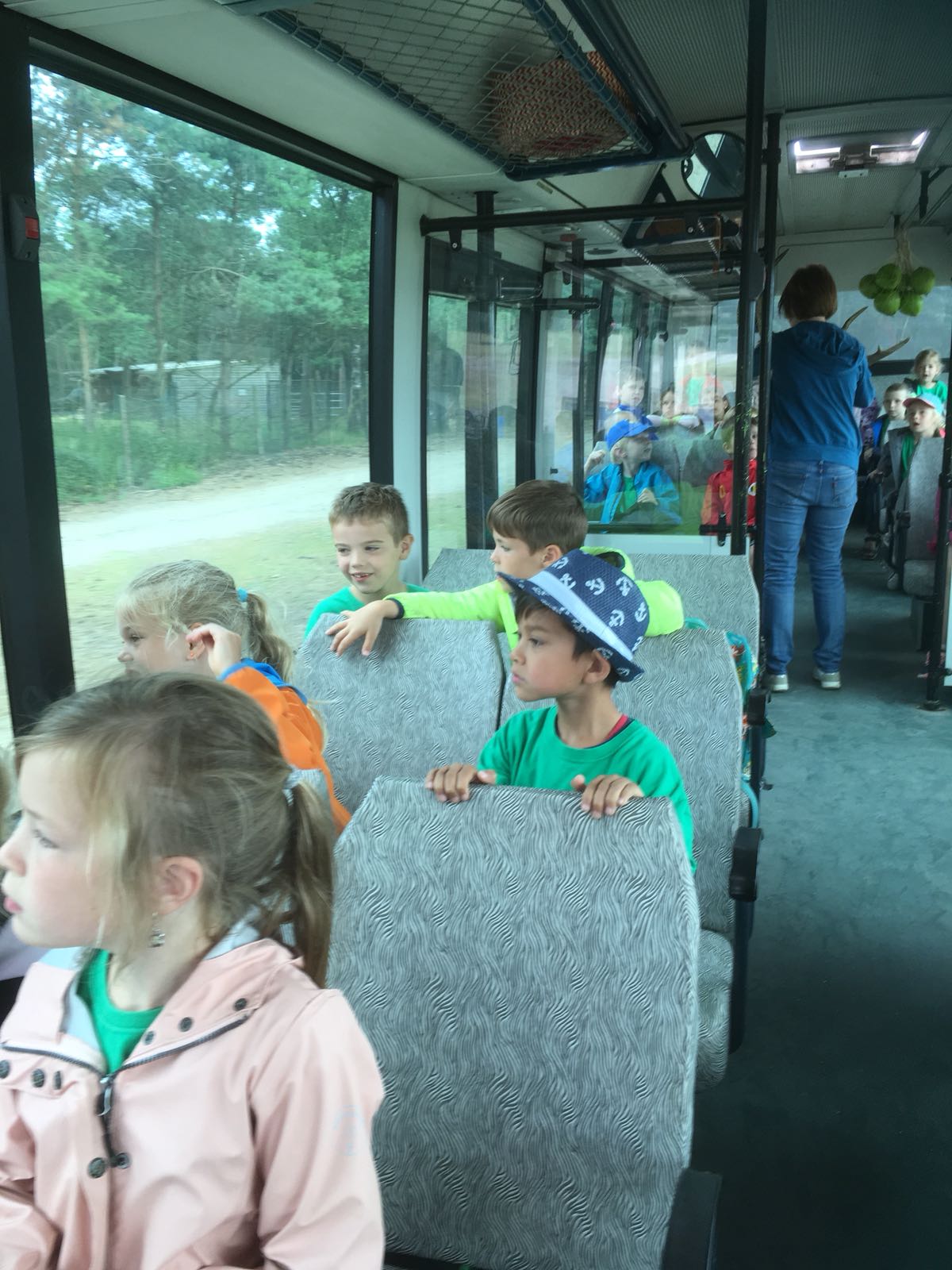 Op schoolreis naar de Beekse bergen en Speelland.